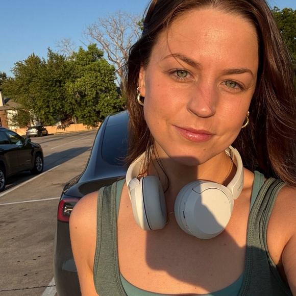 Meet your Posher, Hannah - Picture 3 of 15